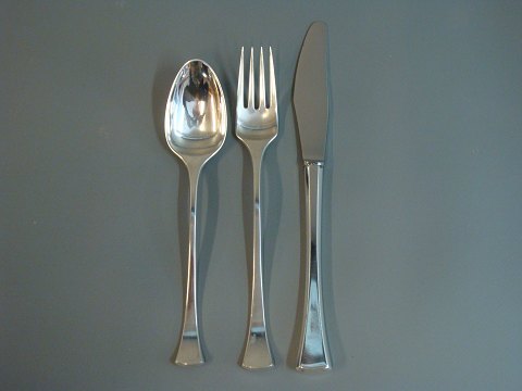 Hans Hansen silverware model Kristine.
Many different pieces in stock at the moment. 5000m2 showroom.