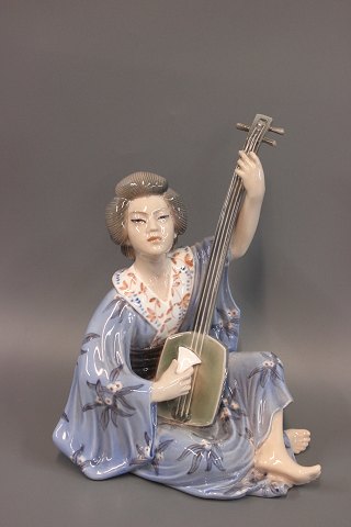 Orientalsk figur af  Dahl Jensen Nr 1155. Geisha. 5000 m2 showroom.