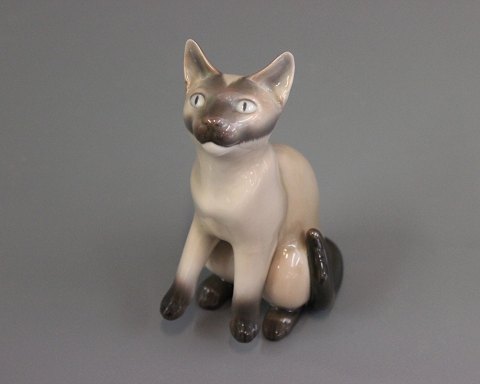 B&G porcelain figurine, Siamese, no. 2308. 
5000m2 showroom.
