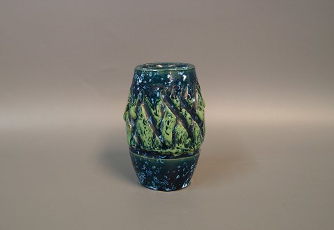 Ceramic vase with dark blue and green glaze from the 1960s by an unknown ceramic 
artist. 
5000m2 showroom.