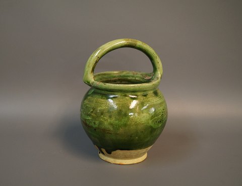 Keramik med grøn glasur fra  af en ukendt keramiker.
5000m2 udstilling.