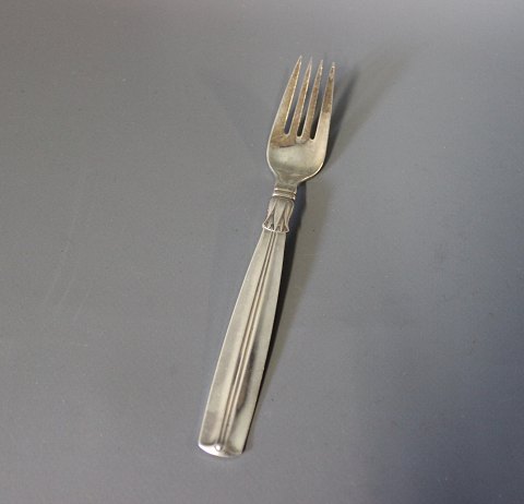 Lunch fork in Lotus, hallmarked silver.
5000m2 showroom.