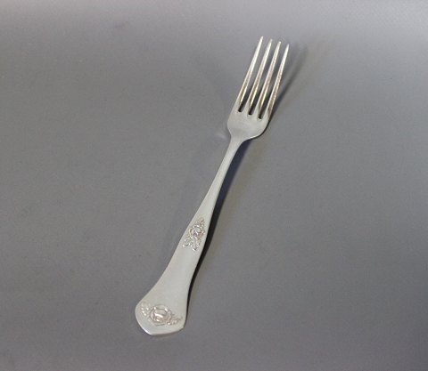 Lunch fork in rose, hallmarked silver.
5000m2 showroom.