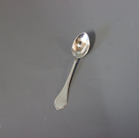 Tea spoon in Bernstorff, hallmarked silver.
5000m2 showroom.