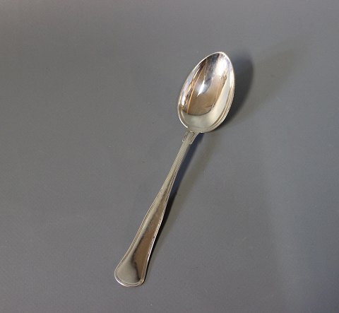 Dessert spoon, hallmarked silver.
5000m2 showroom. 
