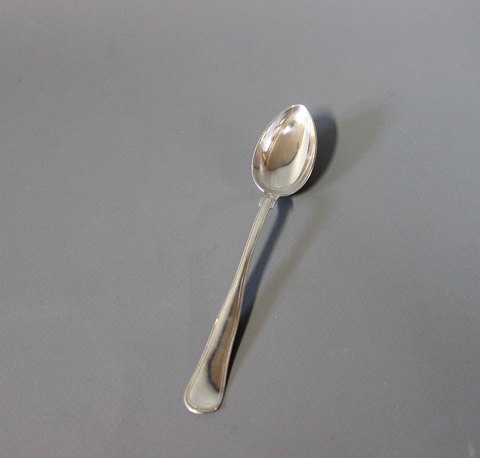 Tea spoon, hallmarked silver. 
5000m2 showroom.