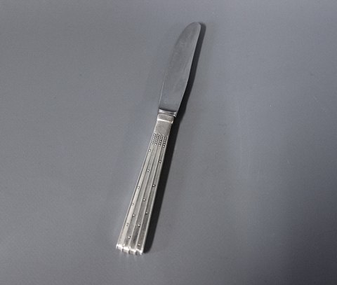 Frokostkniv i Champagne, tretårnet sølv.
5000m2 udstilling.