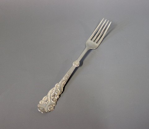 Dinner fork in "Tang", hallmarked silver.
5000m2 showroom.