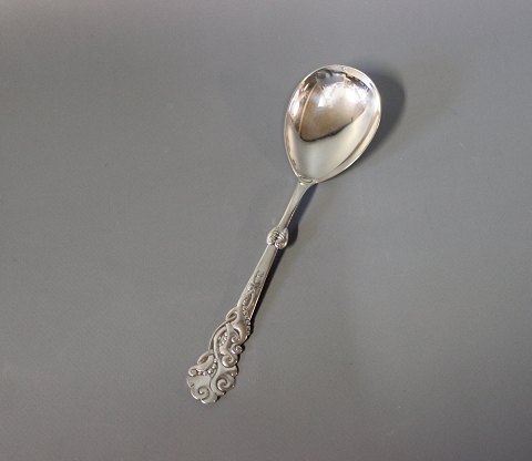 Compote spoon in "Tang", hallmarked silver.
5000m2 showroom.