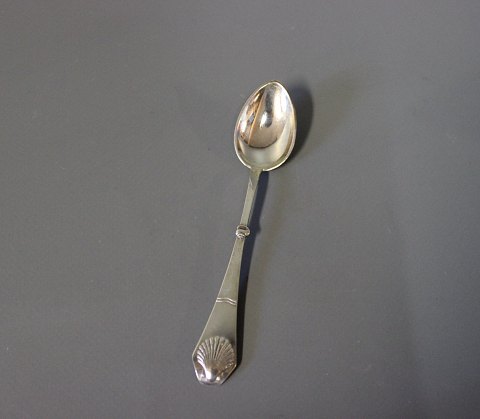 Demitasse spoon in "Strand", hallmarked silver.
5000m2 showroom.