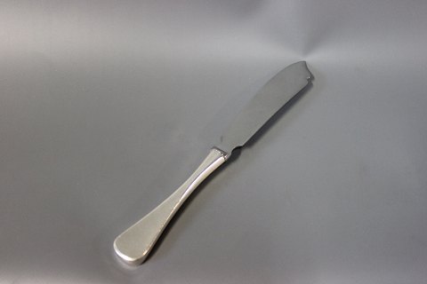Cake knife in Patricia, hallmarked silver.
5000m2 showroom.