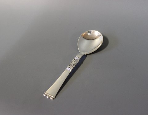 Marmelade spoon "Rigsmoenster", hallmarked silver.
5000m2 showroom.