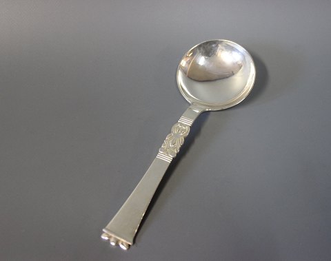 Compote spoon in "Rigsmoenster", hallmarked silver.
5000m2 showroom.