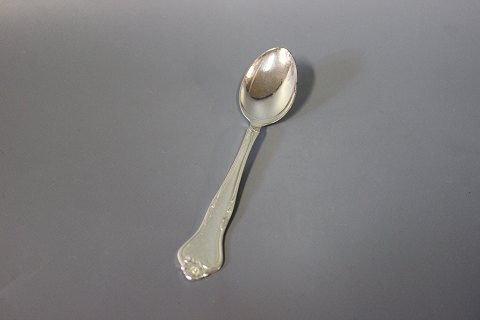 Dessert spoon in Riberhus, silver plate.
5000m2 showroom.