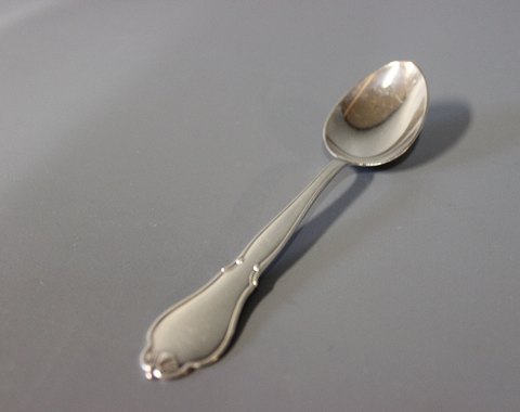 Dessert spoon in Ambrosius, silver plate,
5000m2 showroom.

