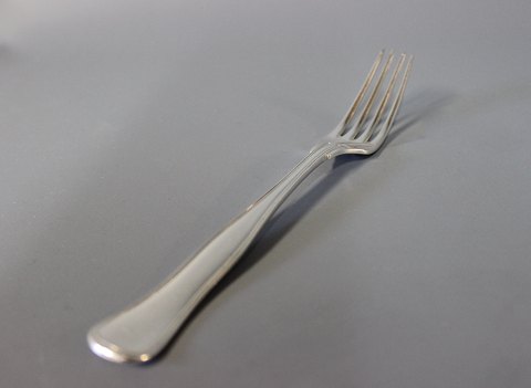 Dinner fork in Dobbeltriflet, silver plate.
5000m2 showroom.