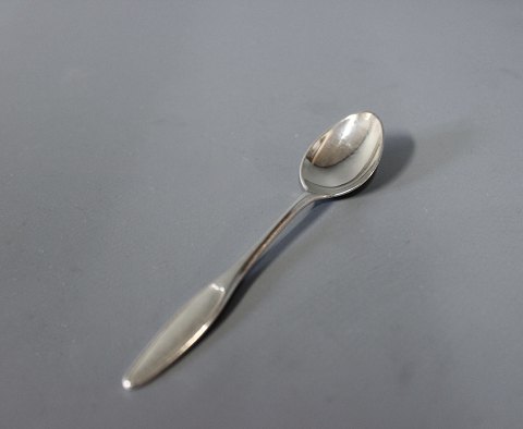 Tea spoon in "Kongelys", silver plate.
5000m2 showroom.