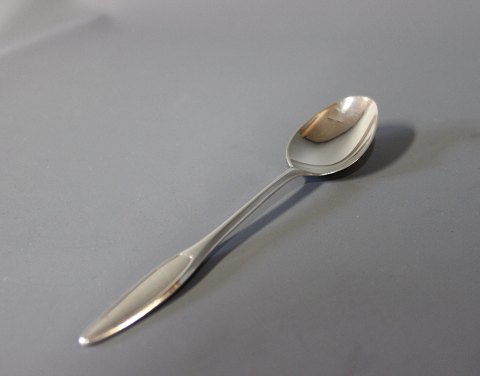 Dessert spoon in "Kongelys", silver plate.
5000m2 showroom.