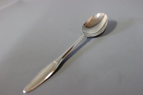 Dinner spoon in "Kongelys", silver plate.
5000m2 showroom.