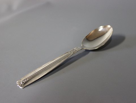 Dinner spoon in Mayor, silver plate.
5000m2 showroom.