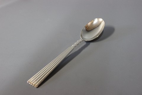 Dinner spoon in Plisse, silver plate.
5000m2 showroom.