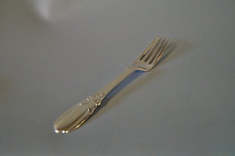 Lunch fork no. 16 by Evald Nielsen, hallmarked silver.
5000m2 showroom.
