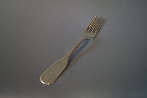 Lunch fork in Susanne Hans Hansen, hallmarked silver.
5000m2 showroom.