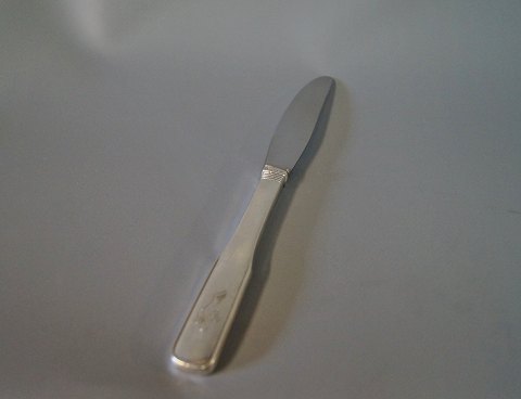 Dinner knife in Thirslund - Hans Hansen, hallmarked silver.
5000m2 showroom.