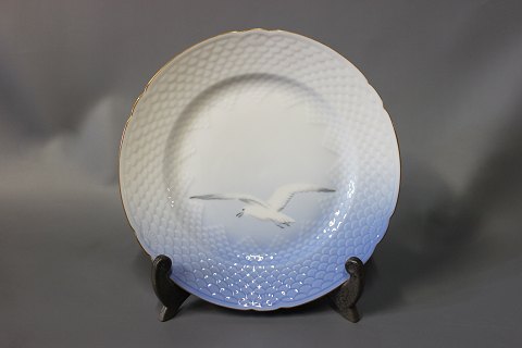 Dinner plate with gilded edge, Sea Gull by B&G.
5000m2 showroom.