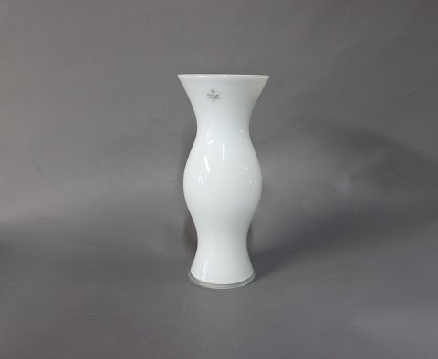 Light blue Holmegaard glass vase, in perfect condition.
5000m2 showroom.