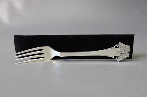 Lunch fork in Butterfly, hallmarked silver.
5000m2 showroom.