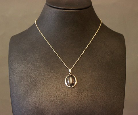 Oval pendant in 925 sterling silver, stamped DS.
5000m2 showroom.