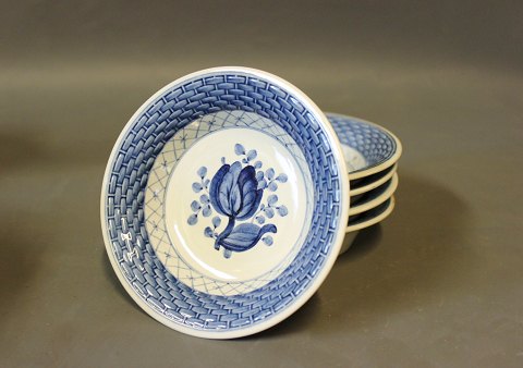 Small bowls by Aluminia, #1114.
5000m2 showroom.