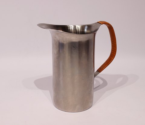 Jug in stainless steel with papercord handle by Dana, Danish design from the 
1960s.
5000m2 showroom.
