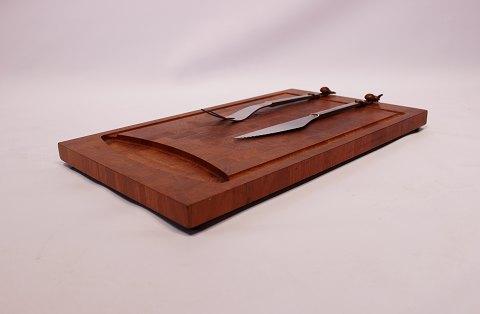 Carving board in teak and matching carving set in steel by Digsmed, Denmark.
5000m2 showroom.