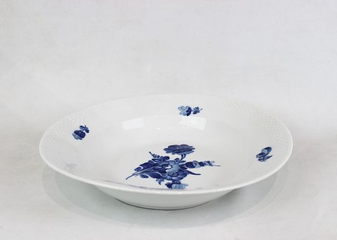 Deep dinner plate, no.: 8107, in Blue Flower by Royal Copenhagen.
5000m2 showroom.
