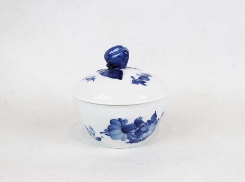 Small sugar bowl, no.: 88081, in Blue Flower by Royal Copenhagen.
5000m2 showroom.
