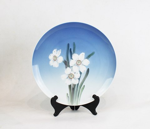 Plate with lillies, no.: 29/1125, by Royal Copenhagen.
5000m2 showroom.
