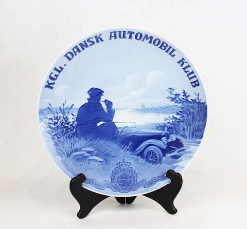 Danish Automobile Club memory plate by Richard Bøcher, 1901-1926, for Royal 
Copenhagen.
5000m2 showroom.
