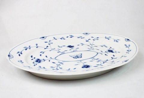 Large ovale dish in Butterfly by Bing & Grøndahl.
5000m2 showroom.