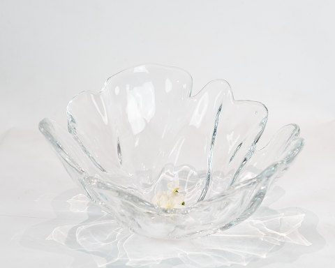 Large leaf shaped glass bowl by Holmegaard.
5000m2 showroom.