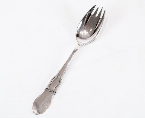 Spoon/fork in other pattern of hallmarked silver.
5000m2 showroom.
