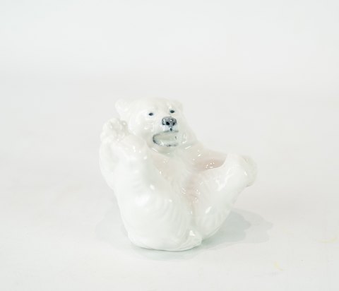 Kgl. porcelænsfigur siddende isbjørn nr.: 22747 af Royal Copenhagen.
Flot stand

