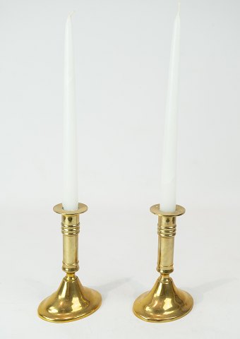 A set of candlesticks of brass and in great used condition from the 1920s.
5000m2 showroom.