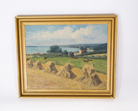 Oil painting with country motif and gilded frame, signed A. Toftlind 1950.
5000m2 showroom.