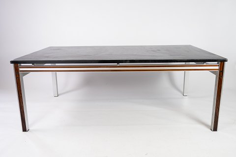Coffee table with black slate plate and frame in rosewood and metal, of danish 
design from the 1970s. 
5000m2 showroom.