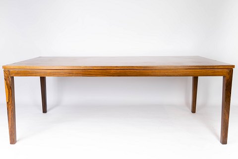 Coffee table in rosewood of danish design from the 1960s. 
5000m2 showroom