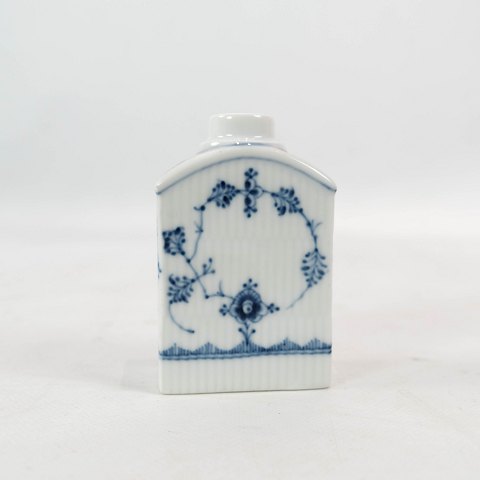 Blue fluted small tea jug, no.: 1/261, by Royal Copenhagen.
5000m2 showroom.
