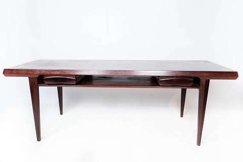 Sofabord i teak med skuffer, af dansk design fra 1960erne.
5000m2 udstilling.