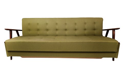 Sofa bed upholstered with green wool fabric and legs in teak, of Danish design 
from the 1950s.
5000m2 showroom.
